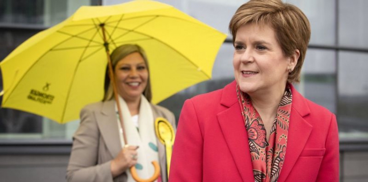İskoçya'da parlamento seçimlerini İskoç Ulusal Partisi kazandı