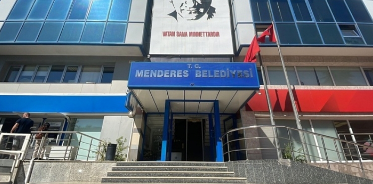 Menderes ve Yenikent belediye başkanları görevden uzaklaştırıldı