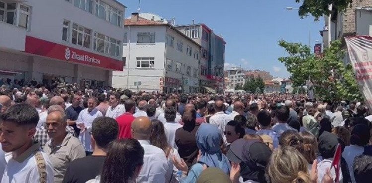 Doktor Ekrem Karakaya’nın cenazesinde Bakan Koca’ya protesto