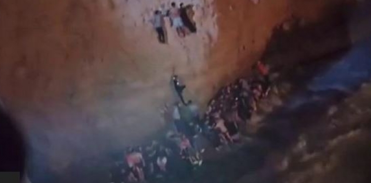 Ege Denizi'ndeki fırtınada batan iki teknede en az 20 göçmen öldü