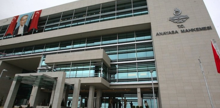 AYM: 'Saray soytarısı' demek suç değil